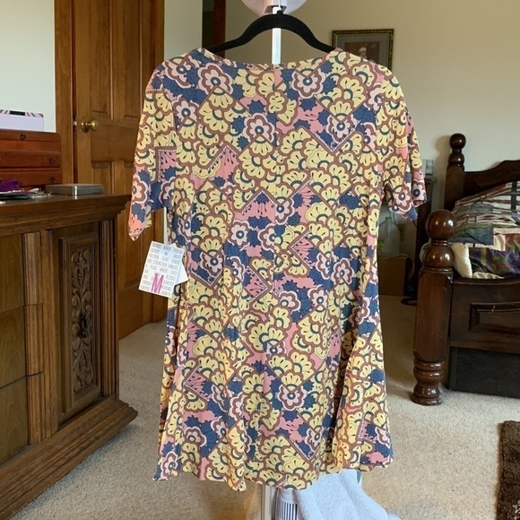𝅺NWT Lularoe Perfect T Size Medium - Picture 2 of 6